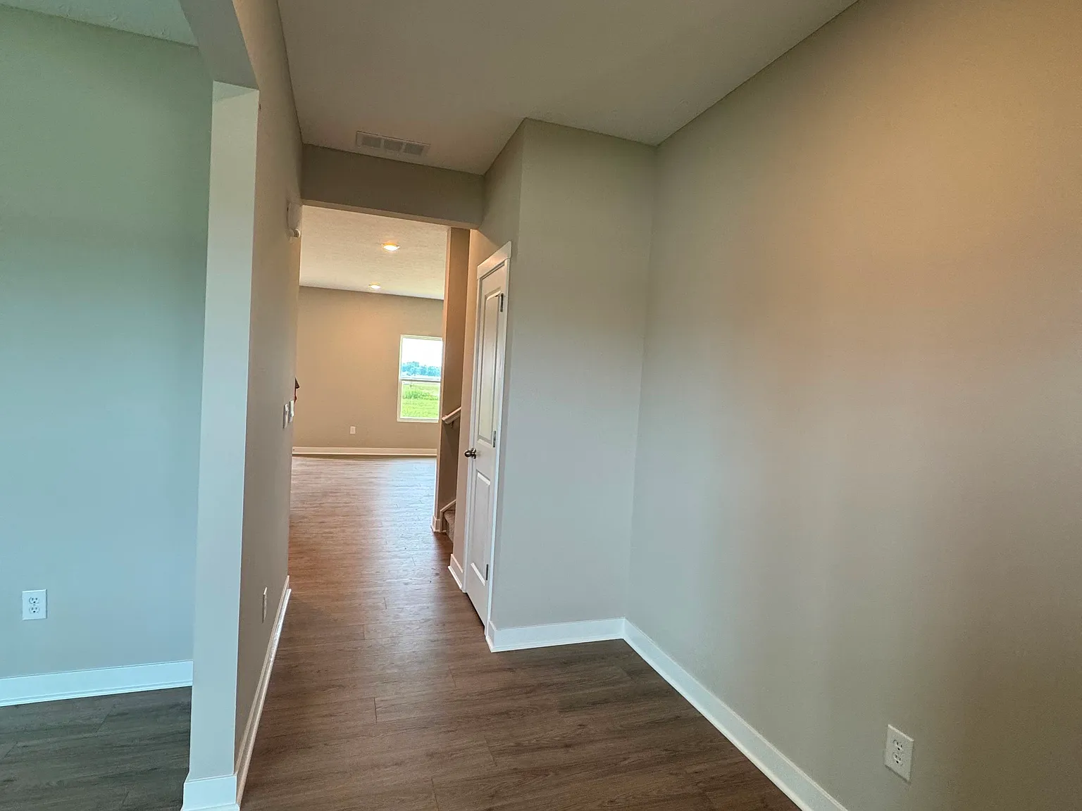 5 bed, 2600 sqft, $2,700 — Photo 4