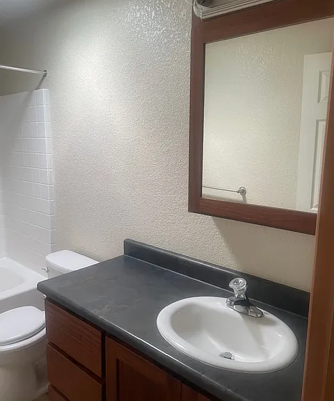 1864 Maplewood Dr — Photo 10
