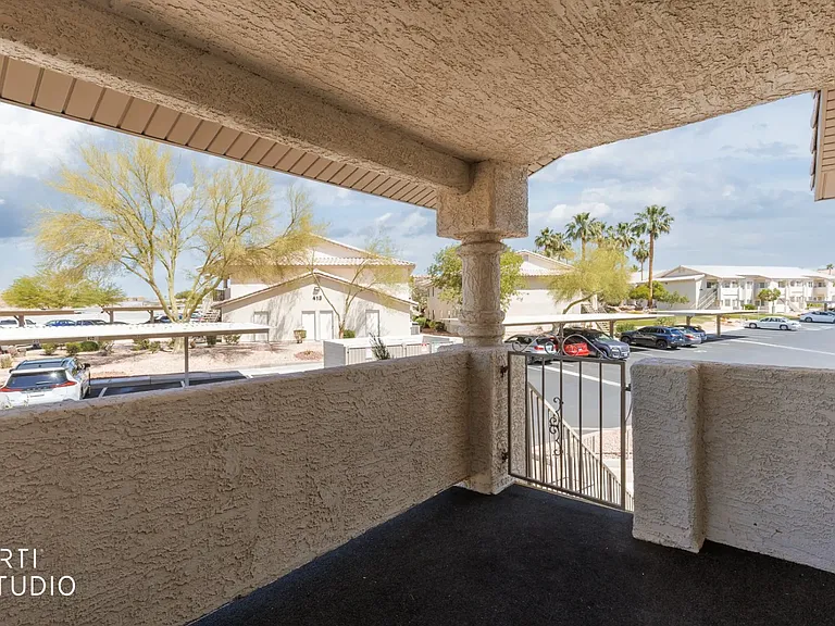 403 Mesa Blvd #202 — Photo 2