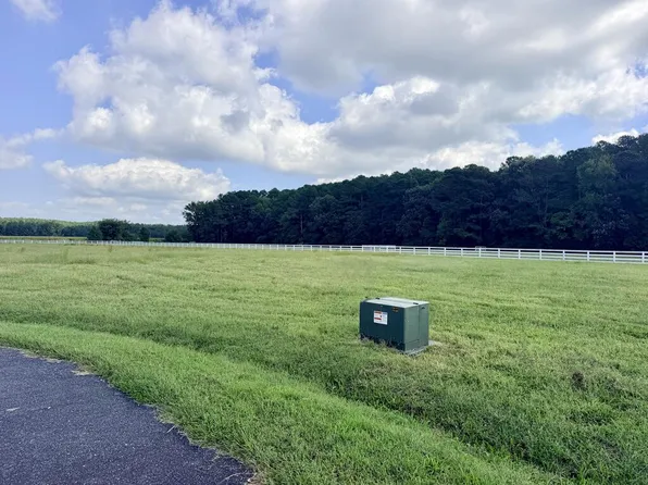 18 Benson Dr, New Church, VA 23415