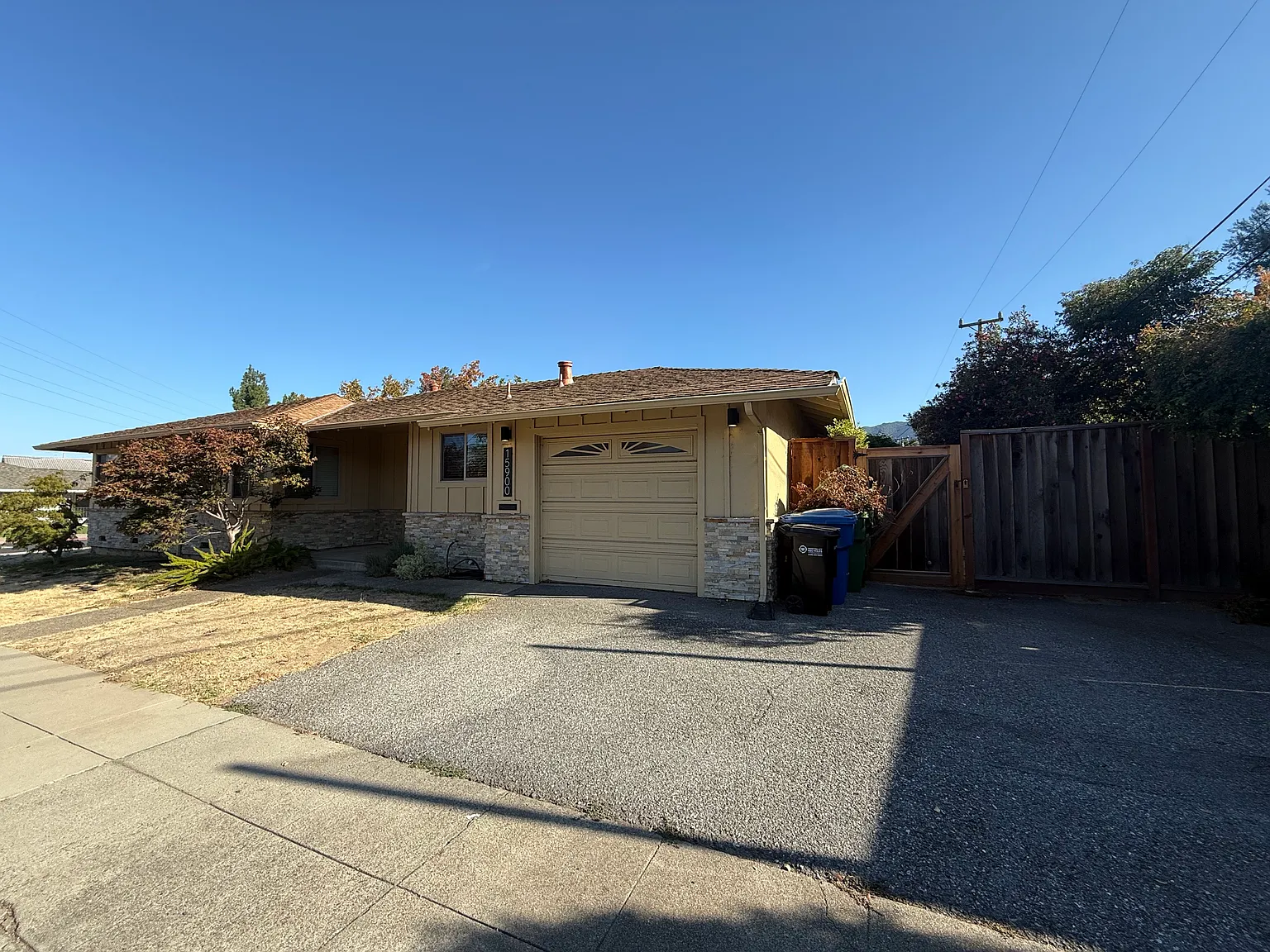 2 bed, 1060 sqft, $3,200 — Photo 2