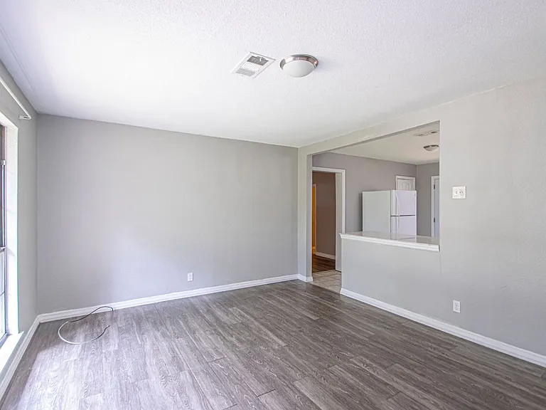4900 Trinity Dr — Photo 6