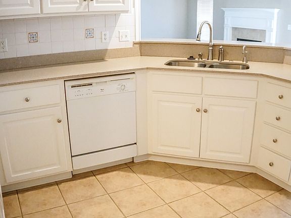 2nd image of 802 Keble Ln