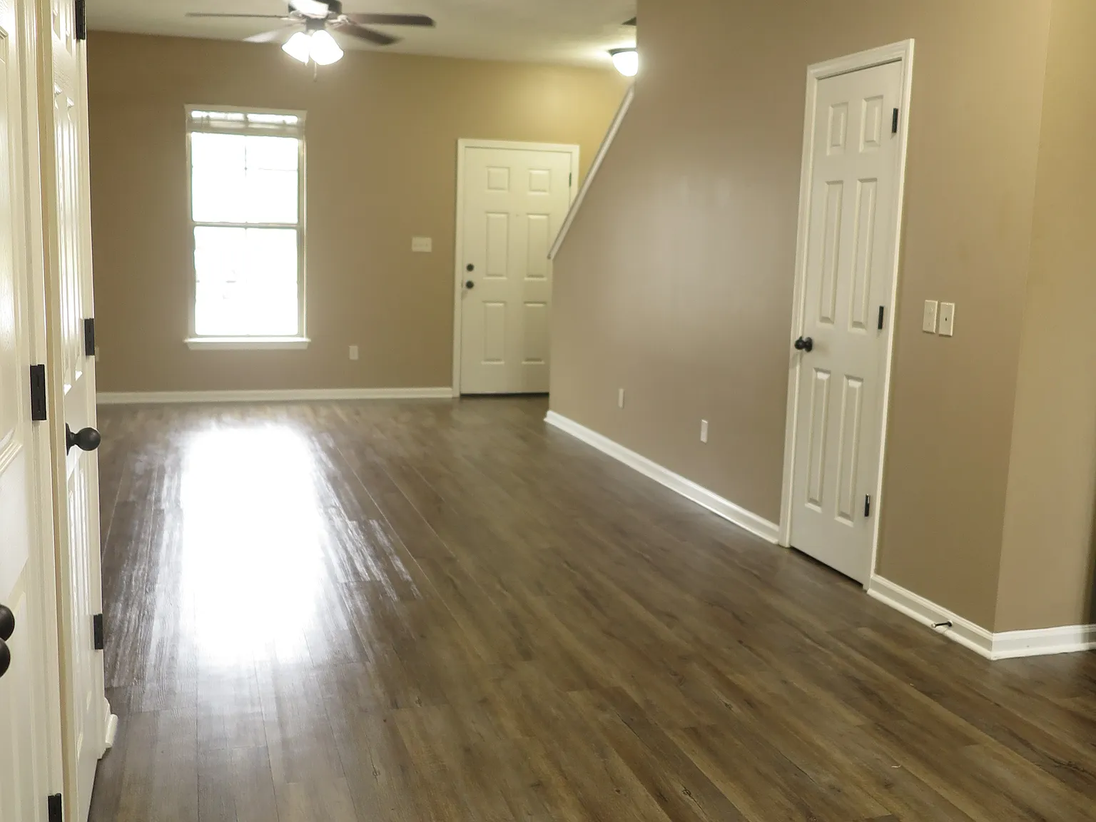 2 bed, 2.5 bath, 1200 sqft, $1,200 — Photo 3
