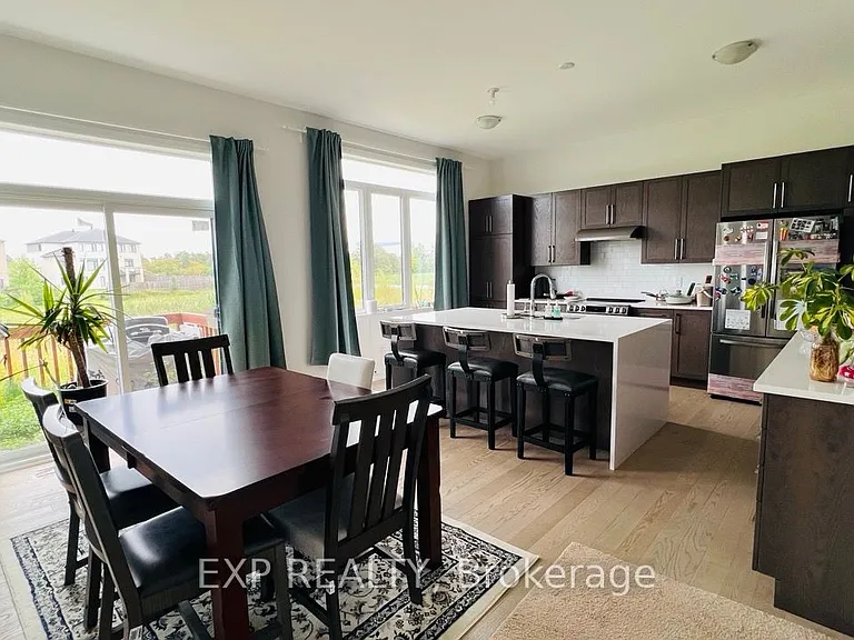 747 Coast Cir — Photo 8