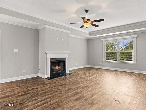 4th image of 215 Montgomery Farms Dr