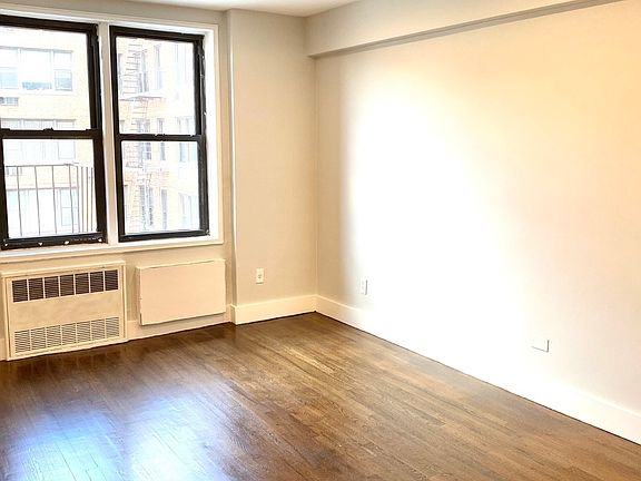 5th image of 303 Webster Ave #2D1