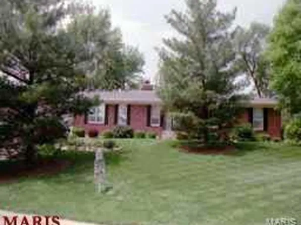 1 Collette Ct, Lake Saint Louis, MO 63367