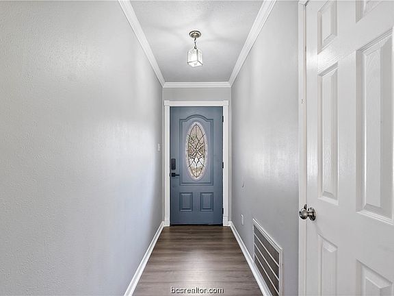 4th image of 2700 Pedernales Dr
