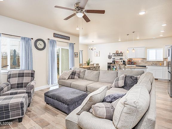 4th image of 800 Great Basin Ln