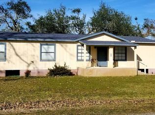 111 Sweet Bay St, Rockport, TX 78382