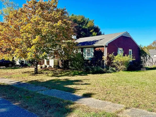 727 Ent Avenue, Westhampton Beach, NY 11978