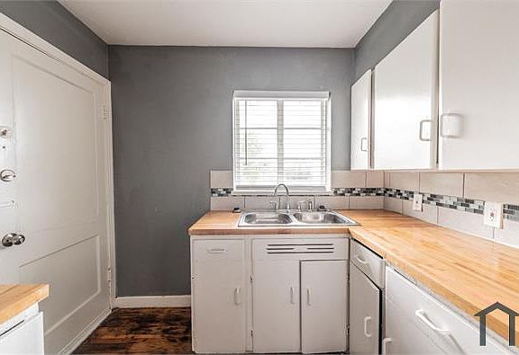 4th image of 2347 Cincinnati Ave APT 4