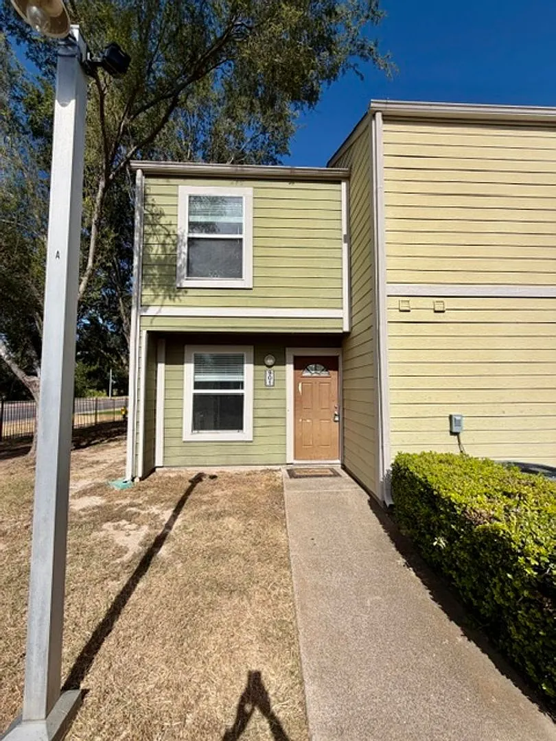 3 bedroom 1.5 bath Condo — Photo 1