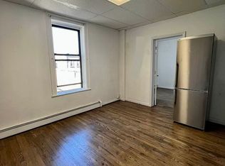 3538 11th St #2R, Astoria, NY 11106