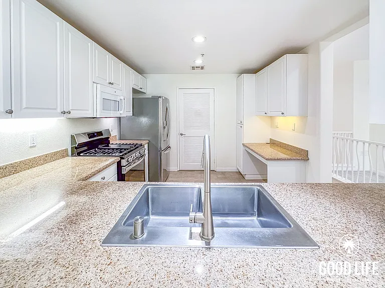 2260 Watermarke Pl — Photo 3