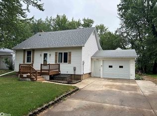 405 W Olesen Thu St, Graettinger, IA 51342
