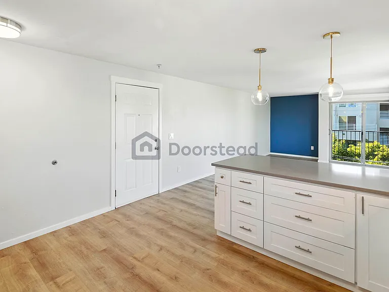 601 Summit Ave E #401 — Photo 16