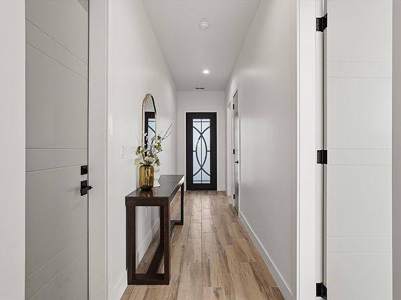 4th image of 413 Northern Blvd NE