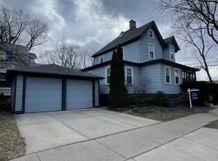 910 Lake St #1, Evanston, IL 60201