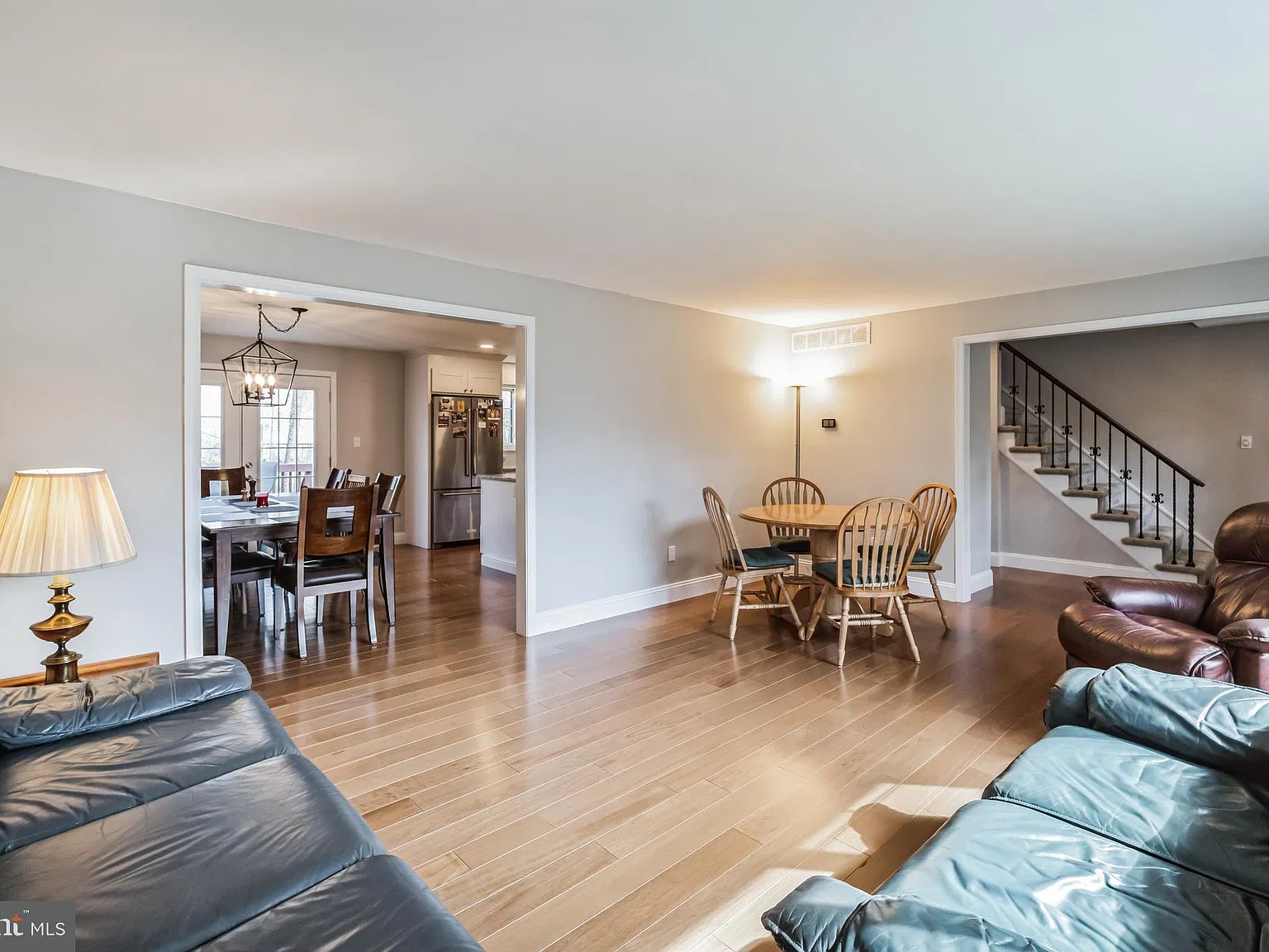 4 bed, 2.5 bath, 2104 sqft, $4,200 — Photo 3