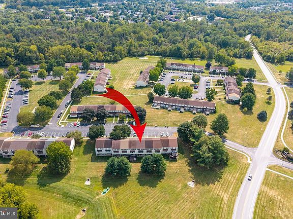 5th image of 350 Carlyn Ct