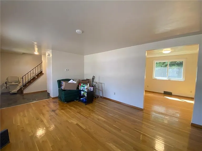 439 Crestview Dr — Photo 18