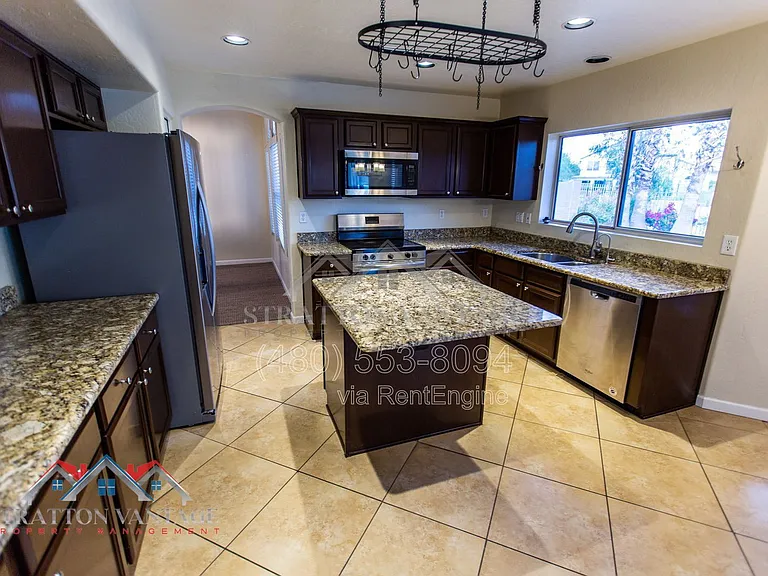 1231 N Layman St — Photo 15