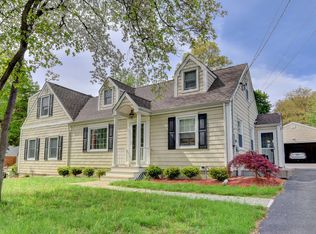 15 Beverly Rd, Trumbull, CT 06611