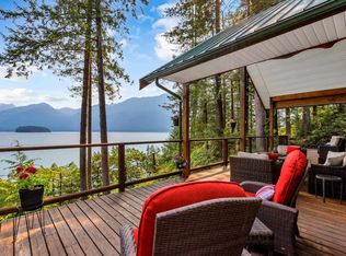 4 Christian Cv, Pitt Meadows, BC V3Y1Z1