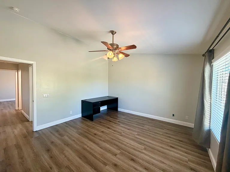37121 Edgemont Dr — Photo 50