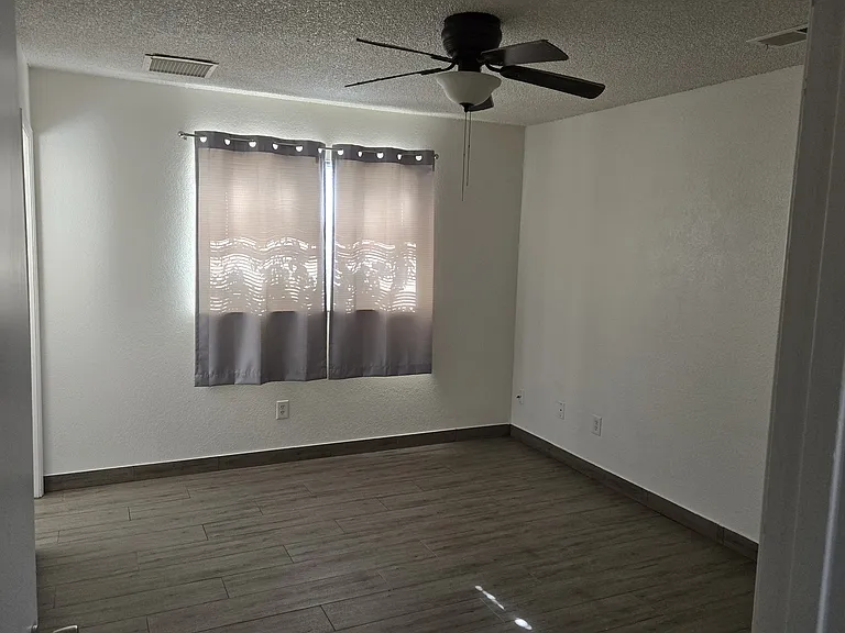 630 N Oxford St — Photo 14
