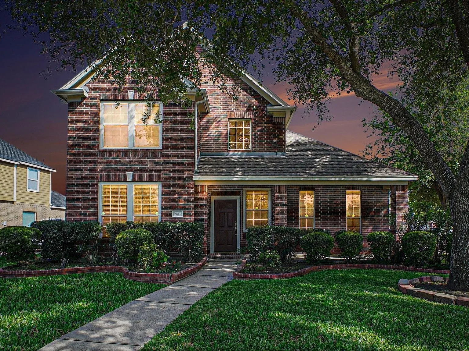 4 bed, 2.5 bath, 2433 sqft, $2,400 — Photo 1