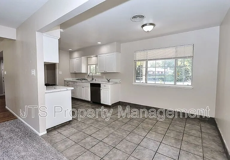 6565 S Land Park Dr — Photo 23