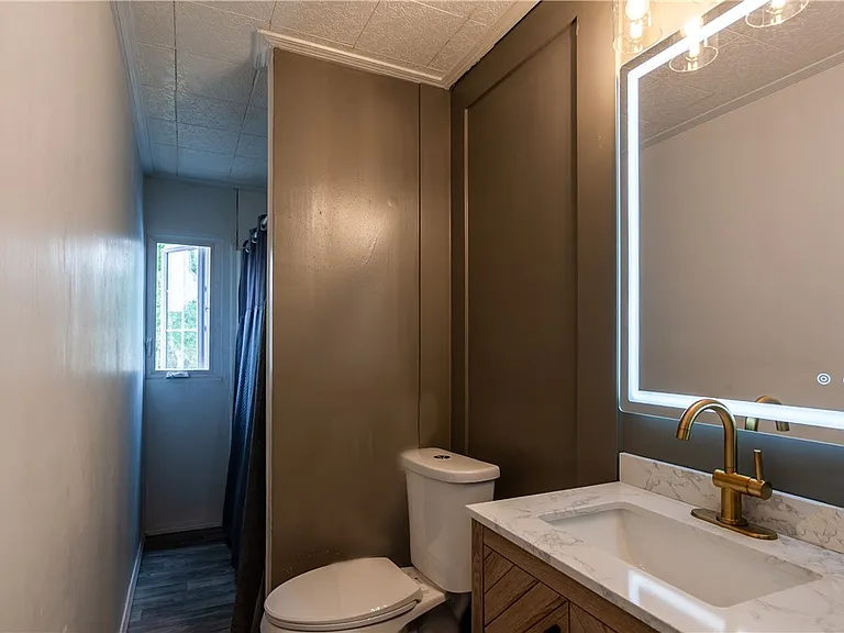 1786 Clifford Ave — Photo 14