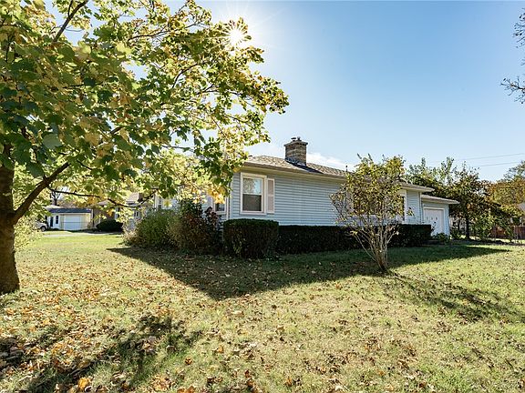 3rd image of 115 Ridge Port Dr