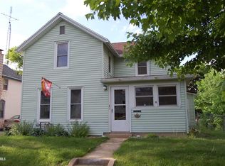 412 W Chestnut St, Freeport, IL 61032