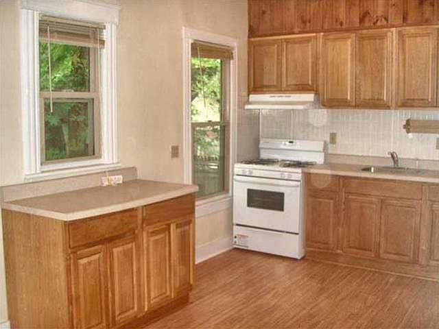 2nd image of 15 Bonnell St