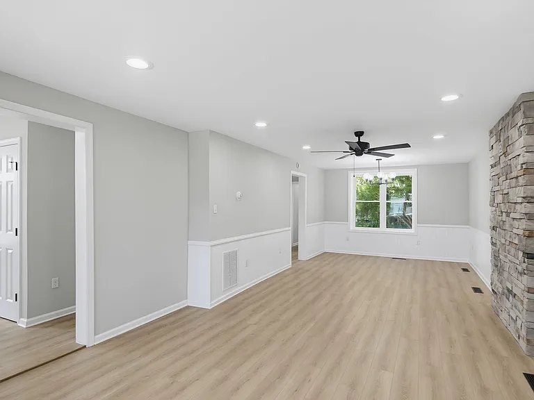 837 Virginia Ave — Photo 14