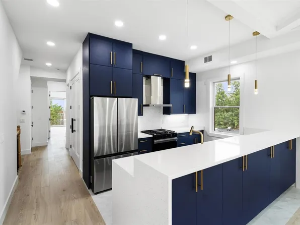 125 Collard Street image 3 of 18