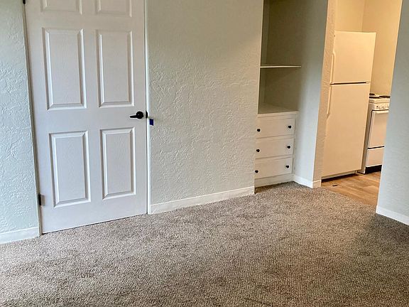 4th image of 820 8th Ave S Unit H