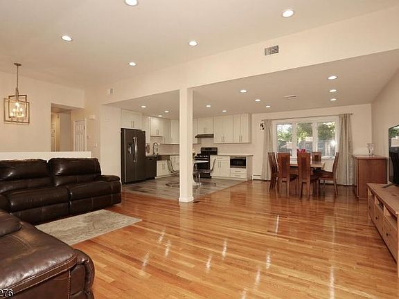 5th image of 16 Lafayette Pl #1X