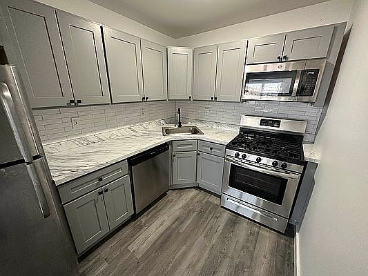 5th image of 853 Halsey St #5B
