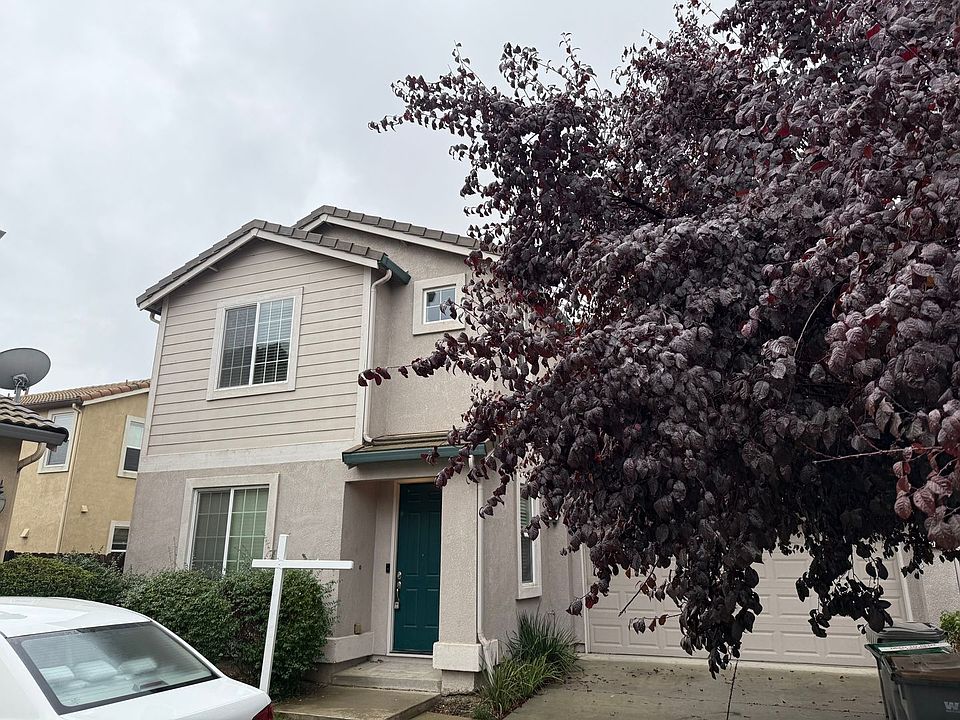1st image of 2833 Wren St