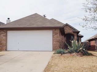 713 Stribling Cir, Azle, TX 76020