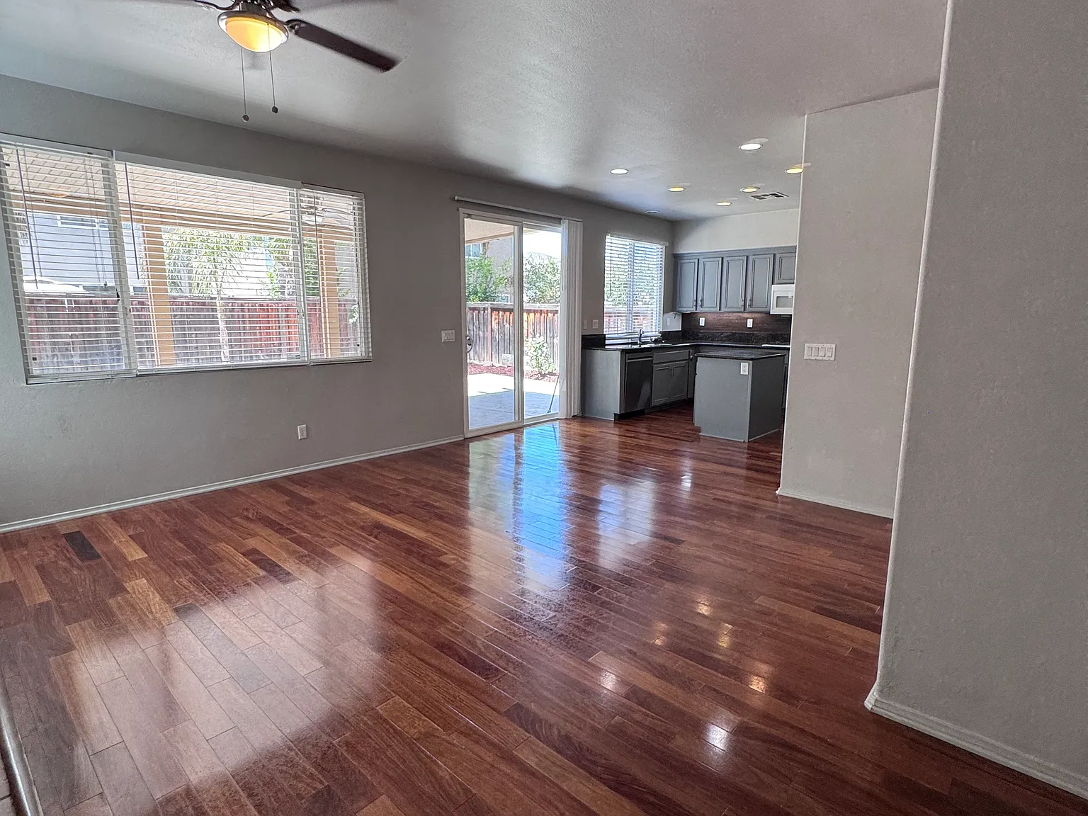 5 bed, 2249 sqft, $3,195 — Photo 4