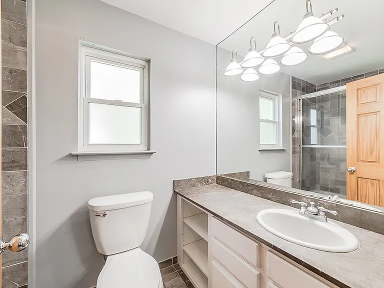 1034 Parkway Dr — Photo 3