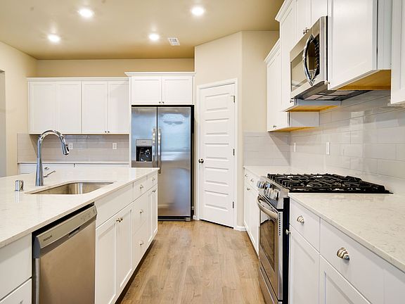 3rd image of 1423 29th St NW