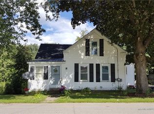 41 Water St, Newport, ME 04953