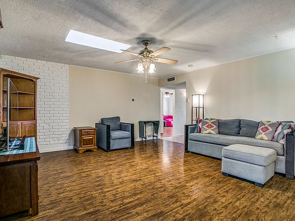 4th image of 1813 Armstrong Dr